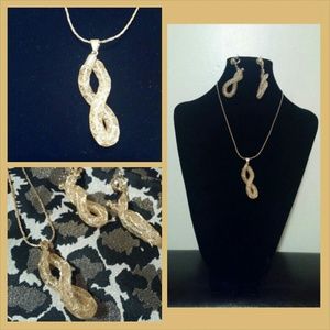 Twisted Necklace w/Earings NWOT