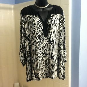 Black/white Pattern Top
