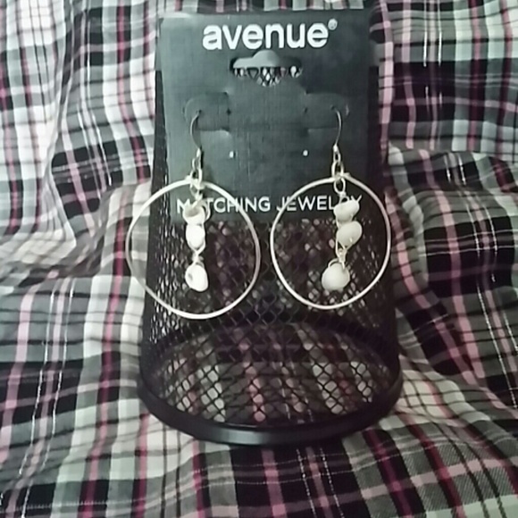 Classy earrings - Picture 2 of 2