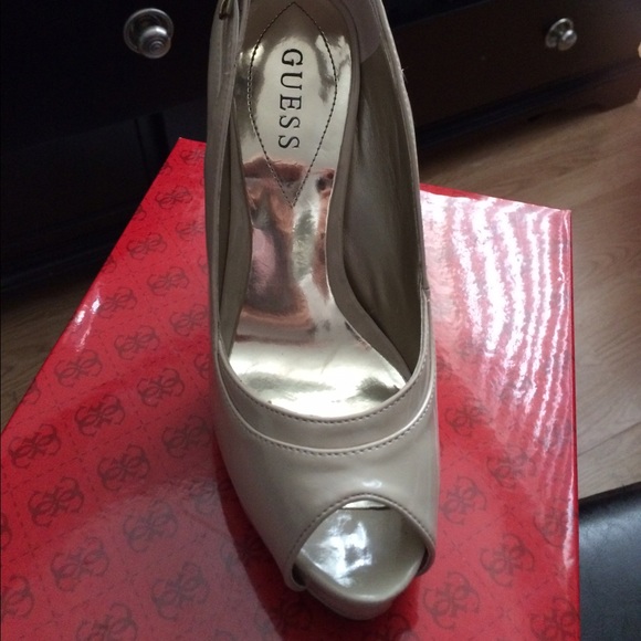 Guess pump - Picture 3 of 4