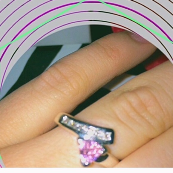 ♦️NEW Cocktail Purple Rhinestone Ring Sz6♦️ - Picture 4 of 4