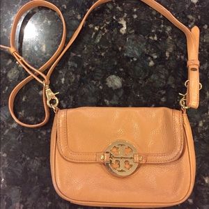 SOLD !! Tory Burch Amanda cross body