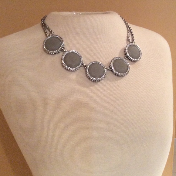 Banana republic silver costume jewelry necklace