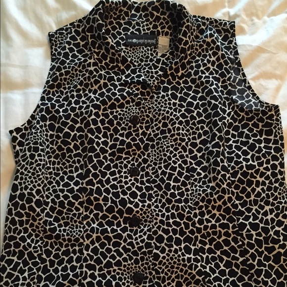 Sleeveless button up top.