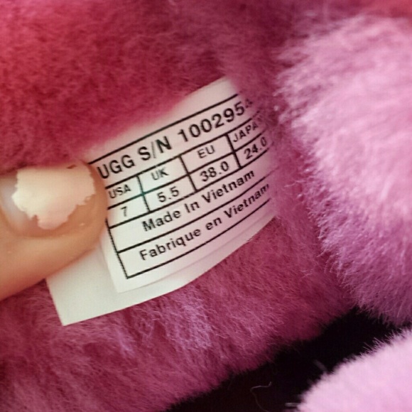 *SOLD* Women's Bailey Bow UGG boots - Picture 4 of 4