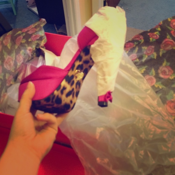 Pink pumps heels size 6.5 NWT