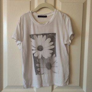 Brandy Melville daisy tee