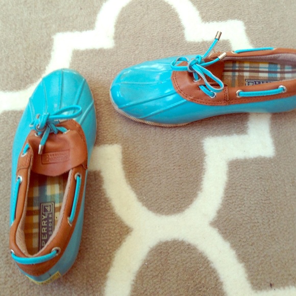 Sperry duck shoes in turquoise