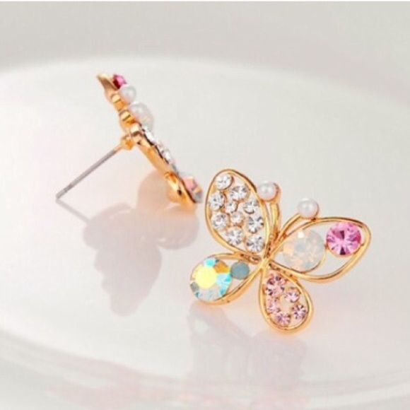 Gorgeous crystal butterfly stud earrings - Picture 2 of 4