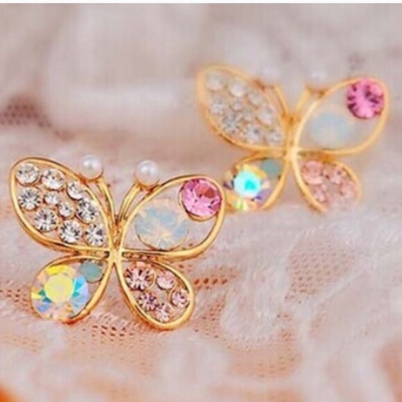 Gorgeous crystal butterfly stud earrings - Picture 3 of 4