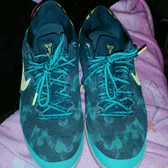 Taking offers now ! Kobes 8s size 7boys
