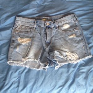 Jean shorts distressed