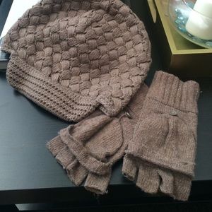 Banana Republic Factory Hat and Mitten/Glove Set