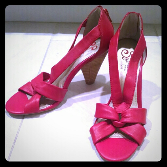 Seychelles strappy sandal