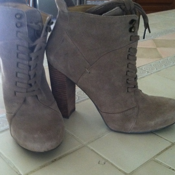NINE WEST taupe suede booties 8.5