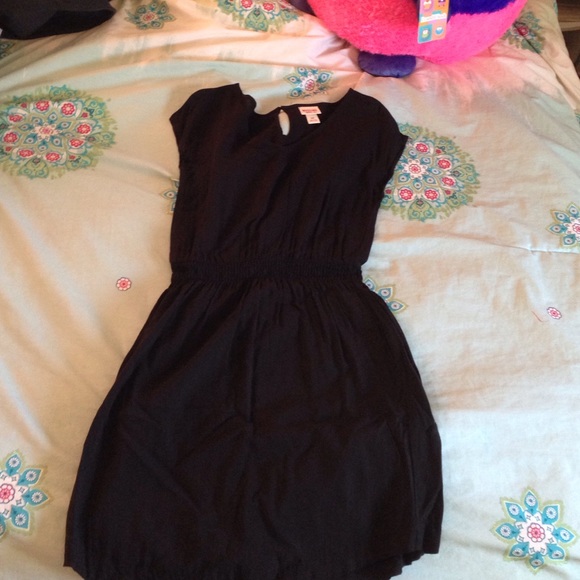 Black simple dress