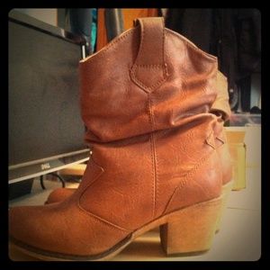 Cognac cowgirl boots only worn once!