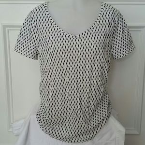 LOFT NWT black white print vneck top