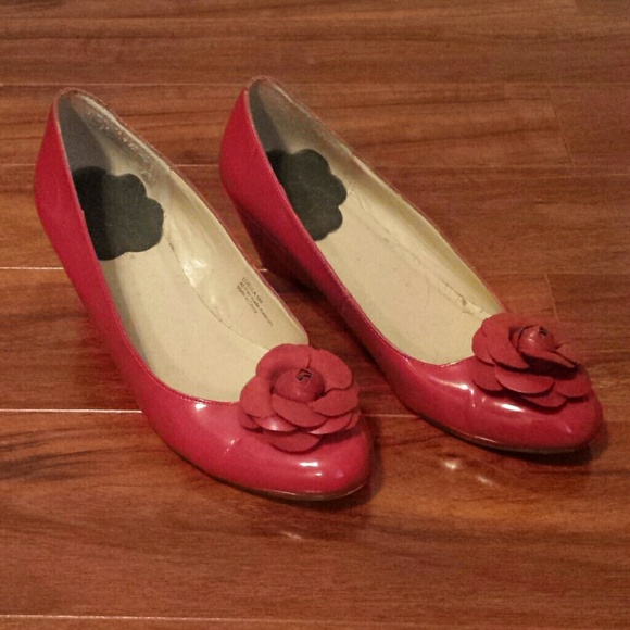 Shoe Dazzle Red Wedges