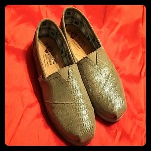 Hold SRPAYNE8814 BOBS Silver Sparkle Shoes. 8.5