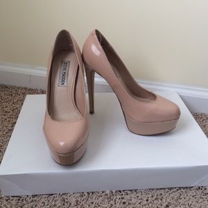 Steve Madden nude heels