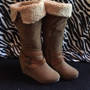 Wedge boots