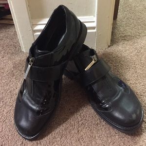 Donald Pliner flat shoes