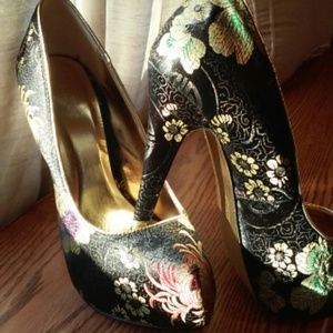 GORGEOUS Aldo heels.