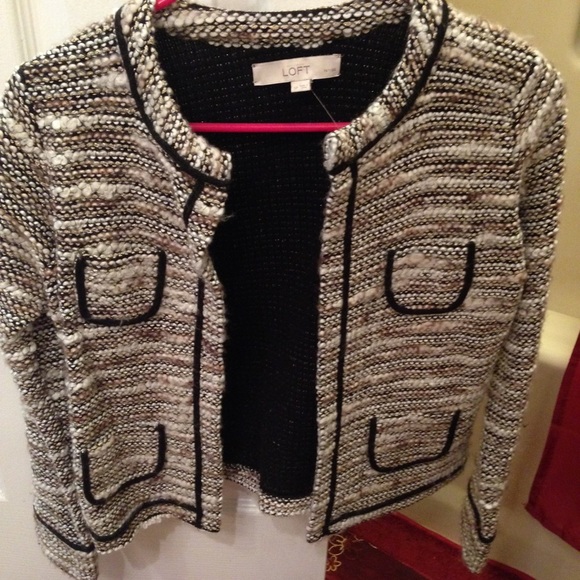 It doesn't fit me! Never worn, w/o tags.