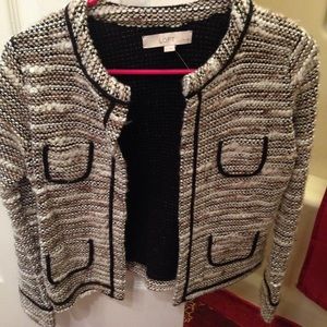 It doesn't fit me! Never worn, w/o tags.