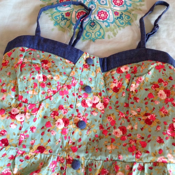 Floral strap top - Picture 2 of 2