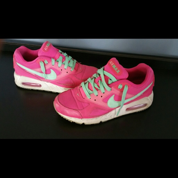 Nike Air Max.