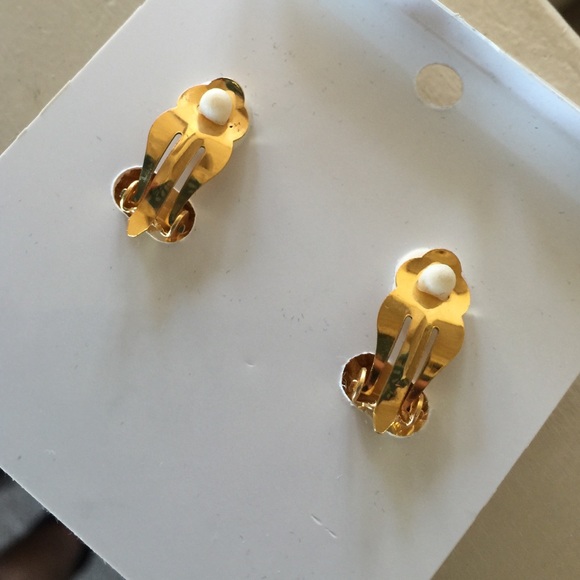 Clip on earrings - Picture 2 of 2