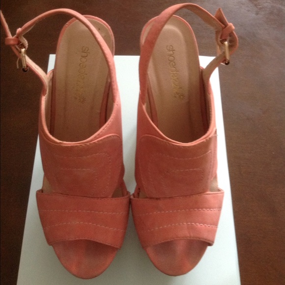 Very cute cork heel sandal