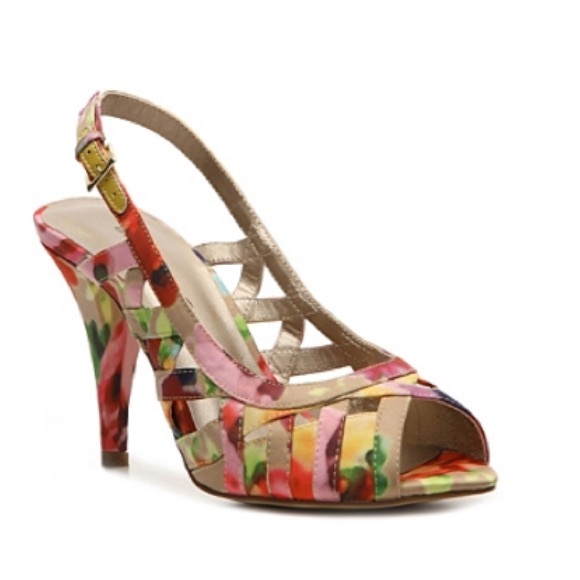 FLORAL PRINT SANDAL!