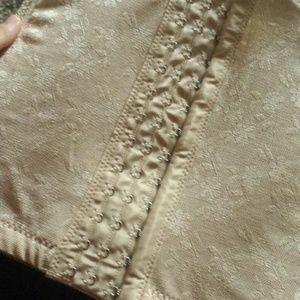 Medium waist trainer