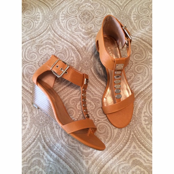 ❌SOLD❌BCBGeneration Wedge Heels - Picture 3 of 4