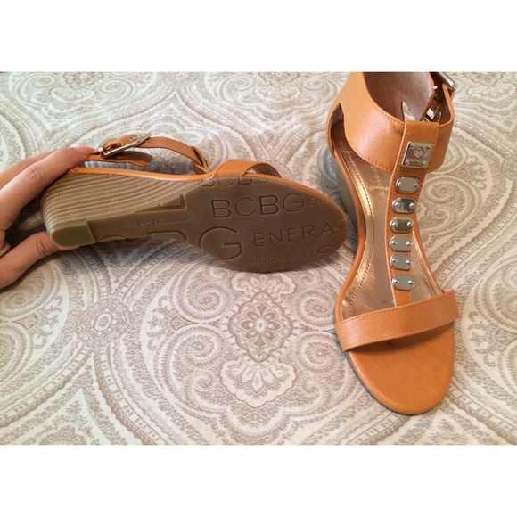 ❌SOLD❌BCBGeneration Wedge Heels - Picture 4 of 4