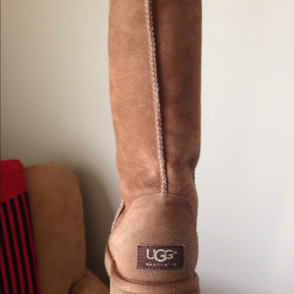 Uggs - Picture 2 of 3