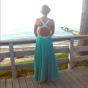 PROM DRESS, LA FEMME