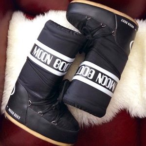 Authentic Brooks Brothers Moon Boots 🚀