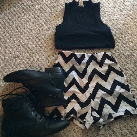 chevron high wasted shorts.