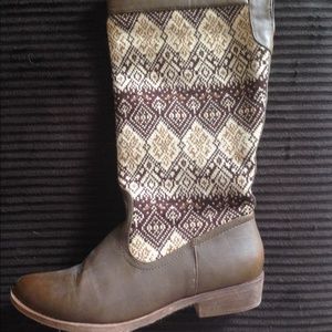 Pattern boots