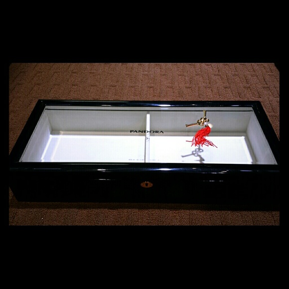 Authentic Pandora Discontinued Jewelry Box - Picture 1 of 2