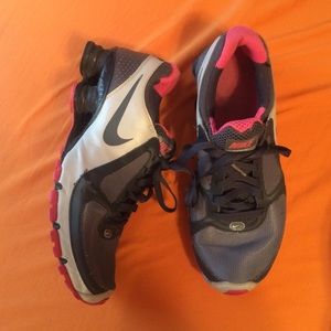 Size 10 Nike shoes!