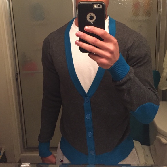 Long V neck cardigan - Picture 3 of 4