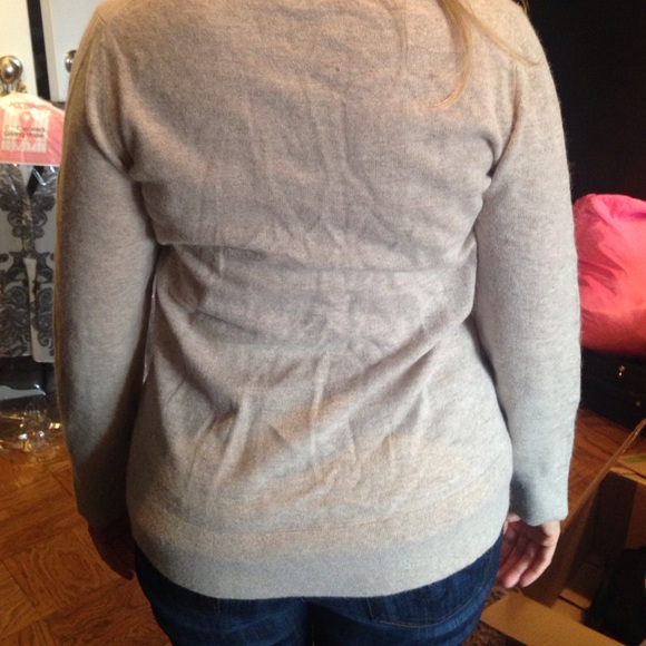 Beige v-neck sweater - Picture 2 of 2