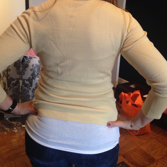 Yellow turtle neck three quarter sleeve sweater - Picture 2 of 2