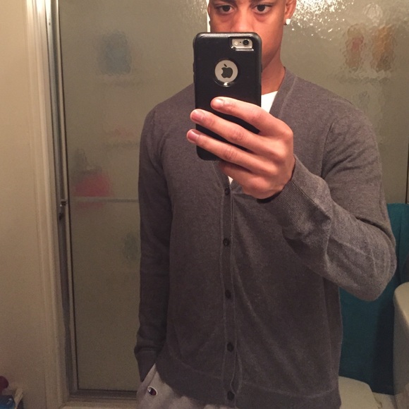 V neck cardigan - Picture 2 of 4