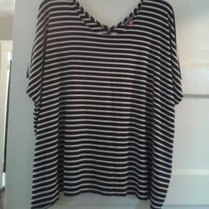 Vince camuto Black and white shirt